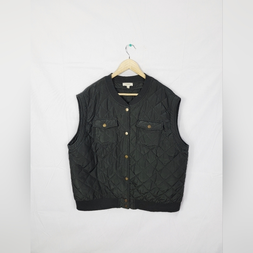 Women's 3XL Black Quilted Vest with Gold Buttons